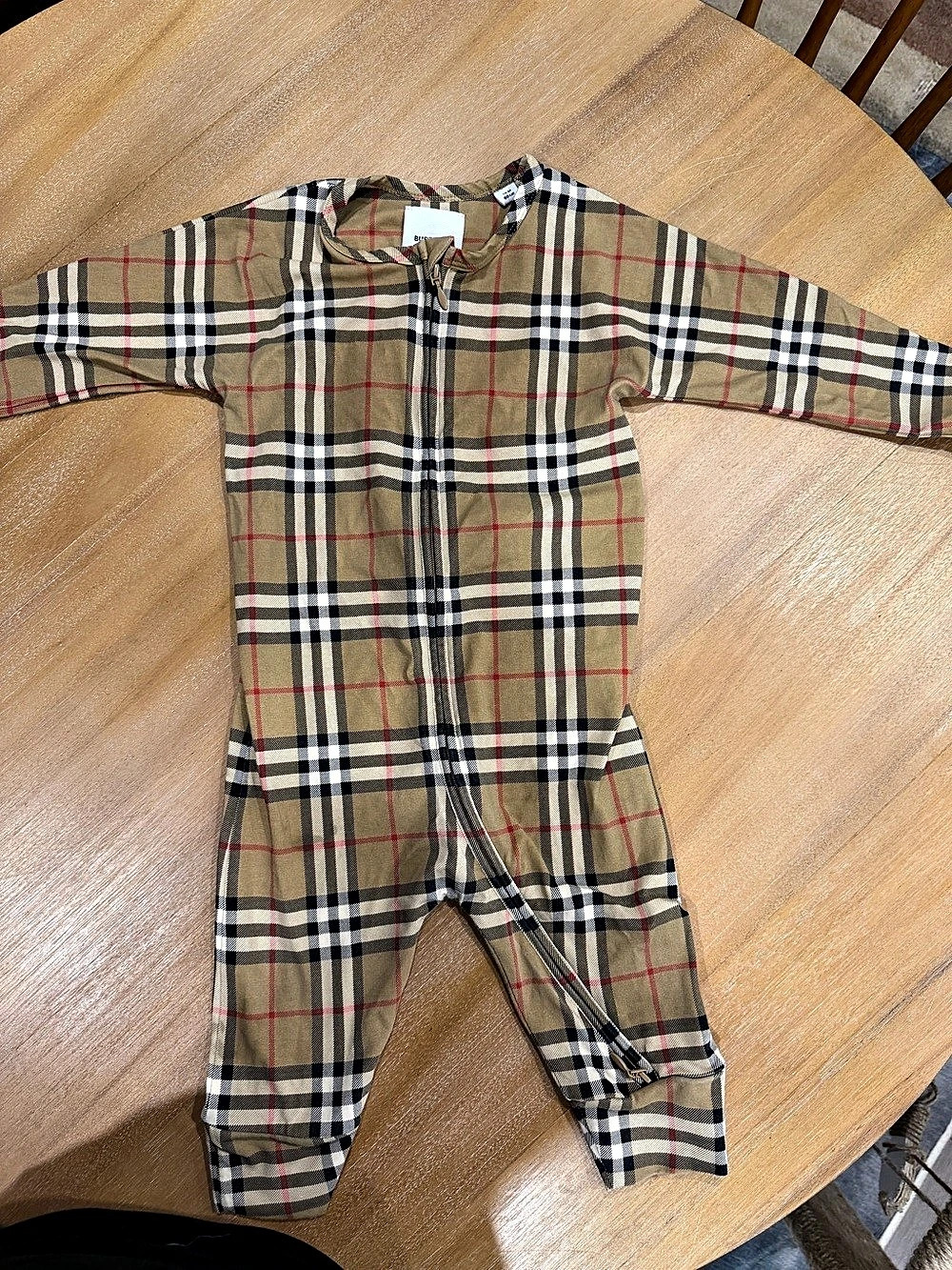 Authentic Burberry Baby
Archive Beige Vintage Check Zip Romper - 18 months